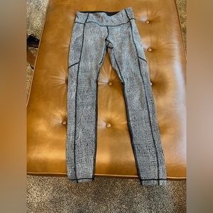 Lulu lemon size 4 leggings worn once black and white